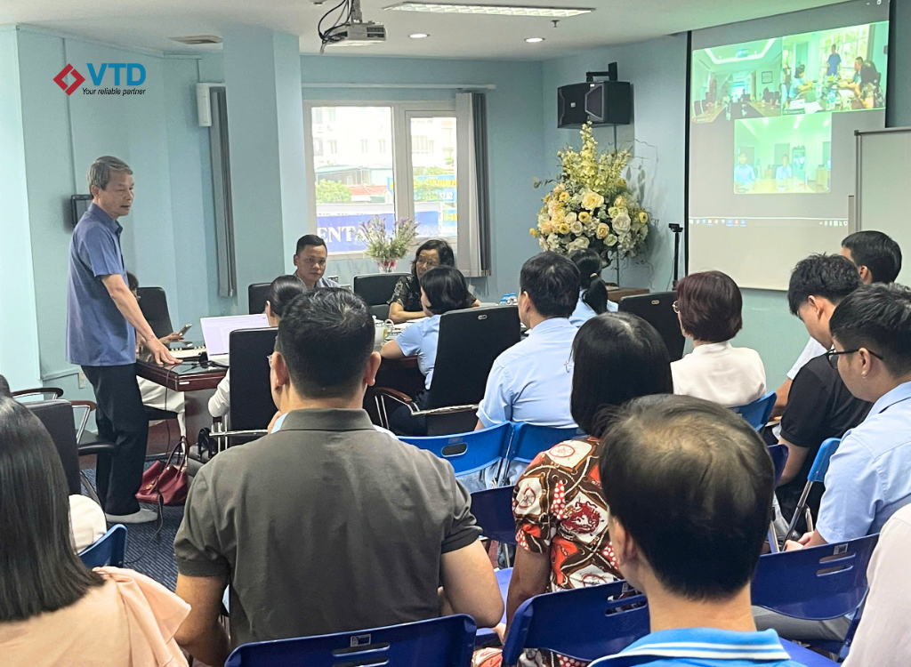 VTD TỔ CHỨC HỘI NGHỊ SƠ KẾT 6 THÁNG ĐẦU NĂM 2026 VÀ TRIỂN KHAI NHIỆM VỤ 6 THÁNG CUỐI NĂM 1 Anh 3 12
