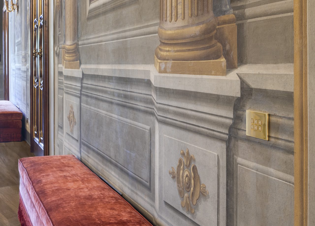 Chọn công tắc smarthome như thế nào cho phong cách nhà cổ điển? 2 vimar palazzo serristori firenze 29 e1761204190190